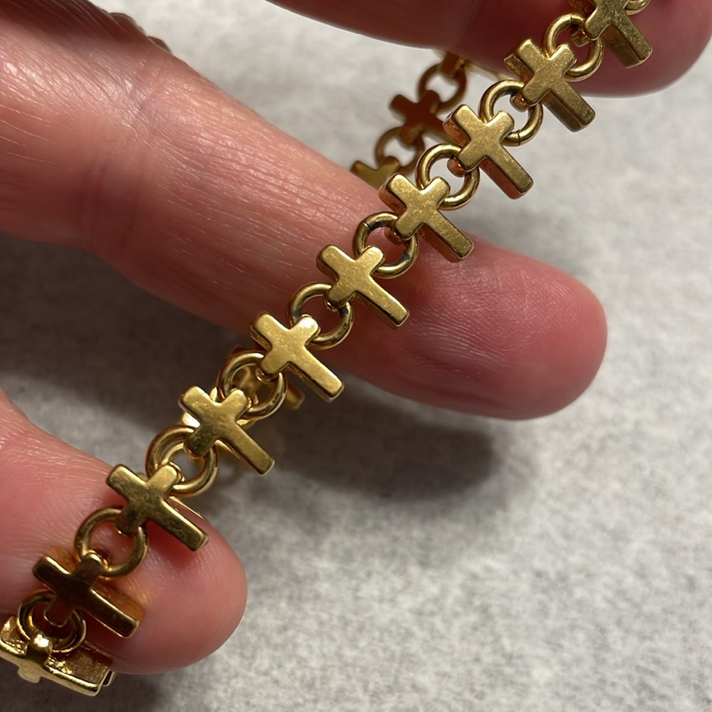 Beautiful Premier Designs Gold Tone Linked Crosses Religion Bracelet - Picture 4 of 5